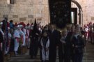 La pluja no impedeix que centenars de persones assisteixin a la Processó dels Dolors de Besalú