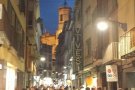 La 4a edició de la Shopping Night torna a emplenar els carrers del centre de la capital garrotxina