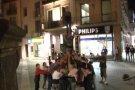 La colla castellera Xerrics d'Olot prepara el 'pilar caminat' de les Festes del Tura 2014