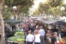 Les parades del mercat setmanal del dilluns tindran rètols identificadors del comerç i del producte a mitjans de setembre