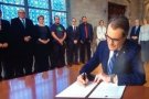 Artur Mas signa el decret perquè els catalans puguin votar al 9-N