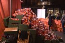 L'Associació de Comerciants d'Olot regala 3.500 kg de taronges per dinamitzar el centre de la ciutat