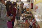 Els centres educatius de la Garrotxa també participen del Gran Recapte d'Aliments amb les aportacions dels alumnes