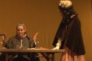 El grup de teatre 'Farandulacis' interpreta la 'Cançó de Nadal' de Charles Dickens a l'Orfeó Popular Olotí