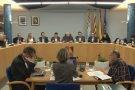La proposta dels usos de l'antic hospital es defineix amb dubtes de PSC, PxC i PPC sobre l'espai comercial i l'ampliació del geriàtric