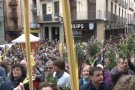 La benedicció de les palmes i els rams de llorer congrega els olotins a l'església de Sant Esteve