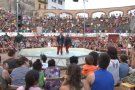 La companyia francesa 'Barolosolo' obre la plaça de braus per al programa 'Circ a les places' amb un espectacle de circ contemporani