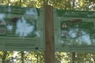 Col•loquen cartells informatius per alertar del perill de deixar anar espècies invasores