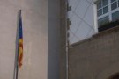 L'equip de Govern municipal d'Olot manté l'estelada davant l'Ajuntament sense data per retirar-la