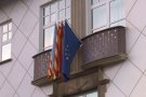 L'Ajuntament d'Olot hissa la bandera espanyola per imperatiu legal