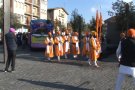 La comunitat sikh d'Olot fa una processó per celebrar la finalització de la lectura del llibre sagrat