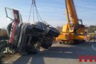 El conductor d'un camió formigonera bolca a la N-260 a l'altura d'Argelaguer