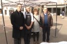 Socorro Molina, veïna d'Olot, guanya el cotxe sortejat de la campanya 'Nadal sobre rodes' de la plaça Mercat i l'ACO