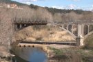 Els operaris inicien la fase constructiva de reparació del pont de la C-66 a Besalú
