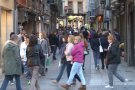 El cel respecta la 6a edició d'una Shopping Nit multitudinària i plena de descomptes i promocions