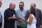L'associació de veïns 'No a la planta de triatge' de Sant Jaume de Llierca entrega al Parlament les 1.360 firmes en contra de la infraestructura