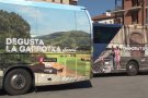 L'Ajuntament d'Olot renova la imatge promocional dels autobusos de la línia entre la ciutat i Barcelona amb la campanya 'Viu Olot intensament'