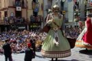 El ball dels gegants omple un any més la plaça Major d'Olot