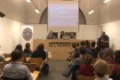 Farah El Gamouchi parla sobre identitat a la sala d'actes de l'Hospici en un acte organitzat per l'Associació Al Rahma