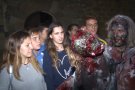 La primera queixalada de la Zombie Walk de Sant Joan les Fonts és un èxit de participació tot i la pluja