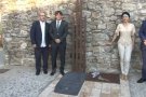 Besalú inaugura l'escultura 'Roses blanques per Companys' de Duaita Prats i el centre d'interpretació 'Espai Besalú'
