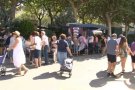 Les parades del mercat setmanal d'Olot ubicades al Firal petit es preparen per al seu trasllat imminent amb motiu de la reforma del Passeig d'en Blay