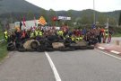 Els sindicats tallen les principals carreteres garrotxines per garantir l'èxit de l'aturada general
