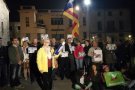 Centenars de persones dónen suport a Lluís Guinó en una concentració a Besalú