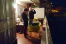 Xavier Pallàs i Miquel Àngel Fumanal interpreten de manera improvisada el Segadors en plena nit en protesta per les accions judicials