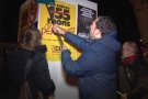L'enganxada de cartells dóna el tret de sortida a la campanya per les eleccions del 21D