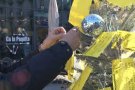 Decoren un arbre de Nadal en favor dels polítics presos per iniciativa d'Òmnium Garrotxa