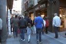 La vuitena edició de l'Olot Shopping Nit tornarà a obrir els comerços dissabte fins a la mitjanit