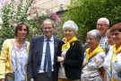 L'ANC Olot entrega el 'Pin de la victòria' al president Quim Torra durant la seva visita a Olot