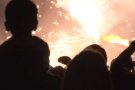 El Correfoc encén la nit olotina en una edició amb espectacle que acaba amb l'encesa d'un llaç a la plaça de braus
