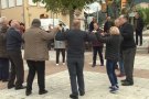 Sant Joan les Fonts aplega un centenar de veïns a la Plaça Major per a celebrar la Castanyada