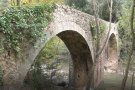 El Consorci de l'Alta Garrotxa restaura un dels pilars del Pont de Valentí entre Sadernes i Sant Aniol