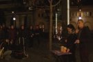 Desenes de persones es concentren a Olot contra la violència masclista