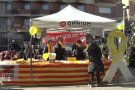 ANC i Òmnium Garrotxa es mobilitzen en suport dels presos amb un gran llaç ple de desitjos grocs