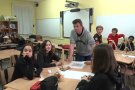 La Pastisseria Ferrer Xocolata i els alumnes de l'Escola Cor de Maria treballen conjuntament per crear una mona robotitzada