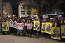 Unes 500 persones es concentren davant el Jutjat d'Olot com a mostra de rebuig cap al judici dels polítics presos