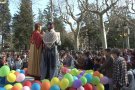 Olot es disfressa de gala en una edició multitudinària del Carnaval Infantil