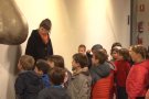 Infants de P4 i P5 de l'Escola La Bòbila fan un viatge fins al sentit de l'olfacte visitant l'exposició Nasevo del Museu de la Garrotxa