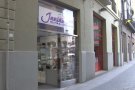 Bijuteria i Complements Janina obre renovada al carrer Dolors número 1 d'Olot