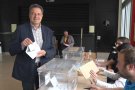 Josep Guix, candidat del PSC d'Olot, anima els ciutadans a votar amb el cap i amb el cor