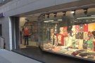 L'emblemàtica botiga La Casa Blava d'Olot torna a obrir amb nous responsables