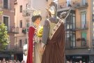 Els gegants d'Olot i la sardana 'Adéu, vila d'Olot' omplen la plaça Major per la festivitat de Corpus