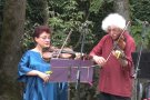 Unes 300 persones assisteixen al Parc Nou d'Olot per escoltar el duo de violins ofert dins el cicle Música al Parc