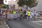 Més de 150 persones tallen de nou l'avinguda Sant Jordi per demanar la construcció immediata de la variant d'Olot