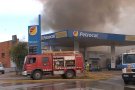 Un incendi crema una fusteria del polígon del Morrot d'Olot, just al costat de la benzinera Petrocat
