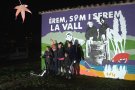 La Vall d'en Bas presenta un mural feminista fet per tres dones artistes